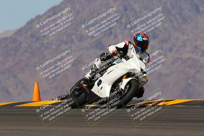 media/Oct-03-2022-Moto Forza (Mon) [[5f077a3730]]/Intermediate Group/Session 4 (Turn 9)/